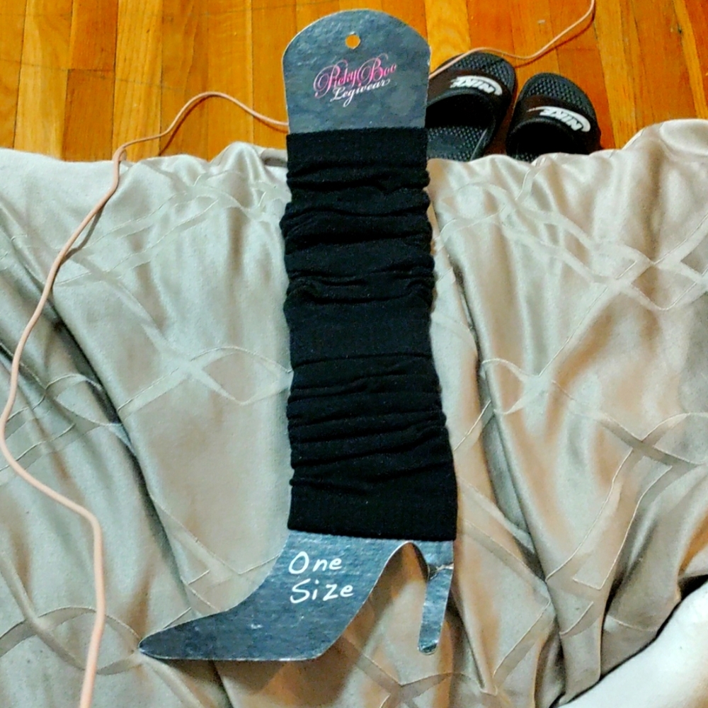 Leg warmers! Black super cute!!